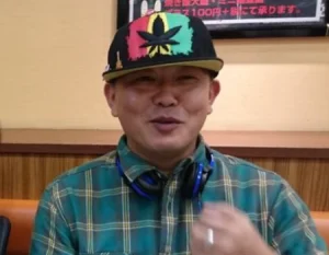 小野勇の生い立ちがヤバい!若い女好きで仕事もなく貧乏人?不気味な仮面男と話題に